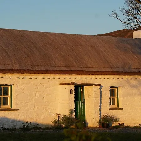 Secluded Thatched Cottage, Near Beaches & Hill Walking Rashenny Extérieur photo