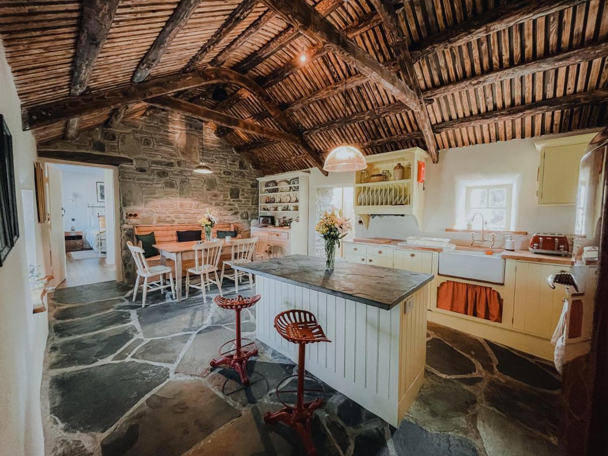Ferienhaus Secluded Thatched Cottage, Near Beaches & Hill Walking