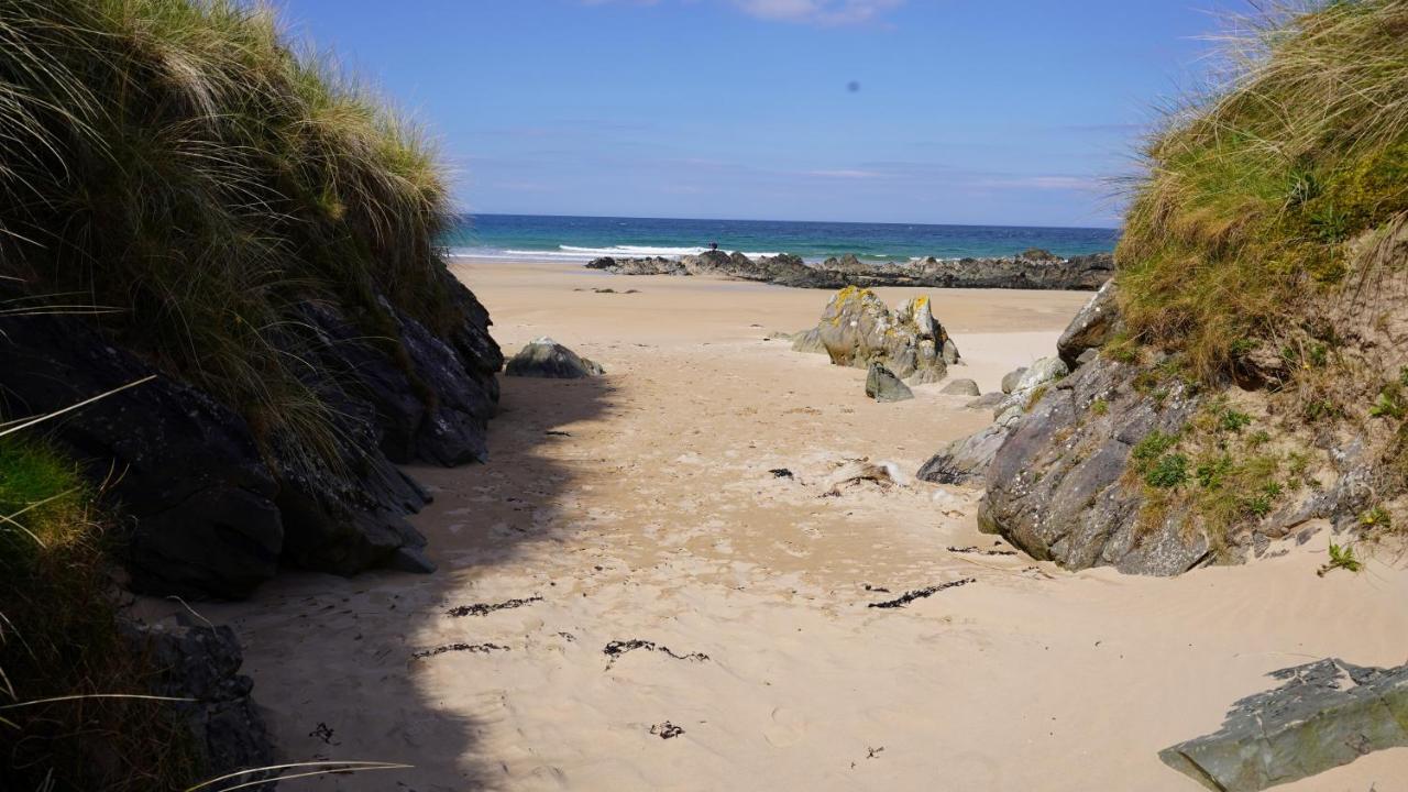 Secluded Thatched Cottage, Near Beaches & Hill Walking *