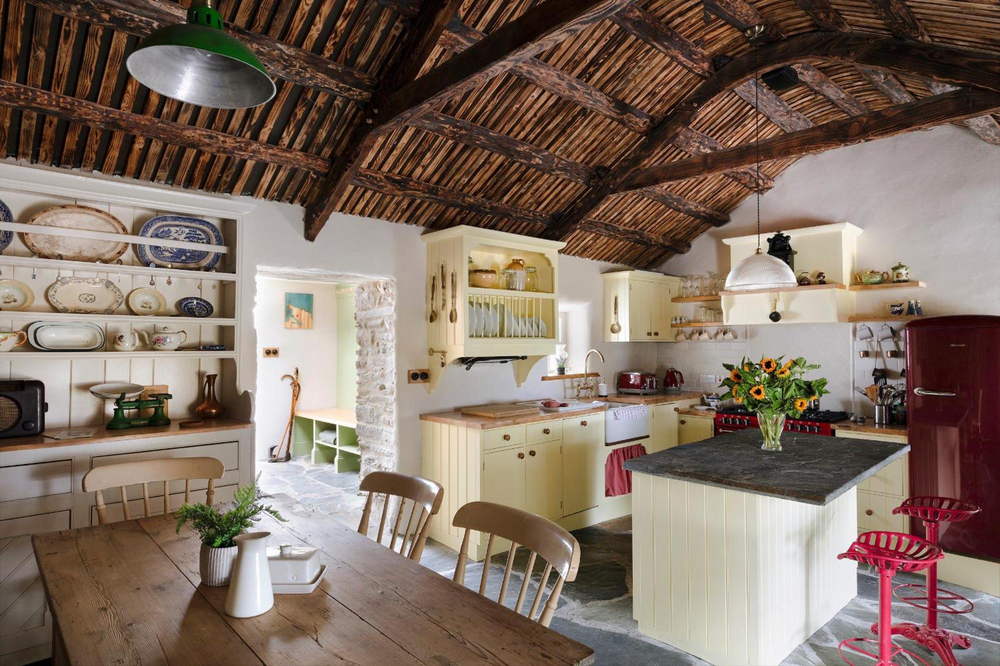 Secluded Thatched Cottage, Near Beaches & Hill Walking Rashenny